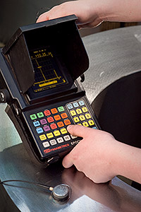 ultrasonic testing device